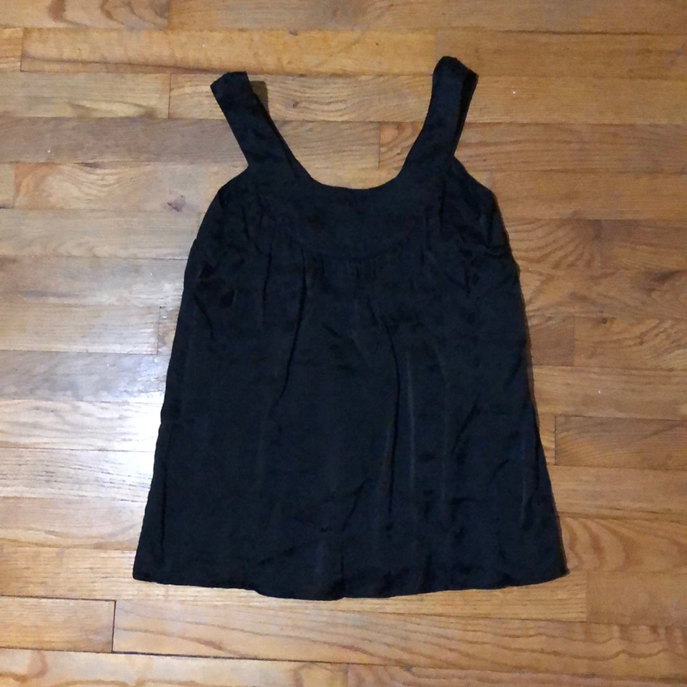 Black silk like flowy tank, size small